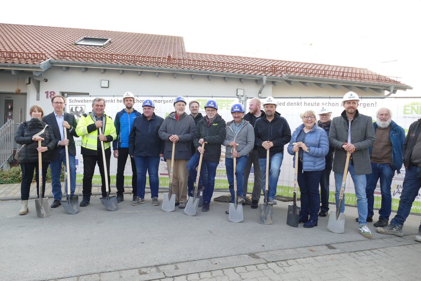 Spatenstich Schwebenried Nahwärmenetz