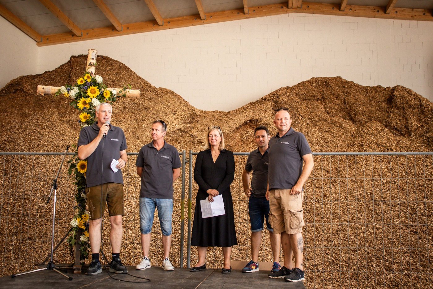 Gruppenbild Rede ENERPIPE bei Eröffnung Nahwärmenetz Wettelsheim